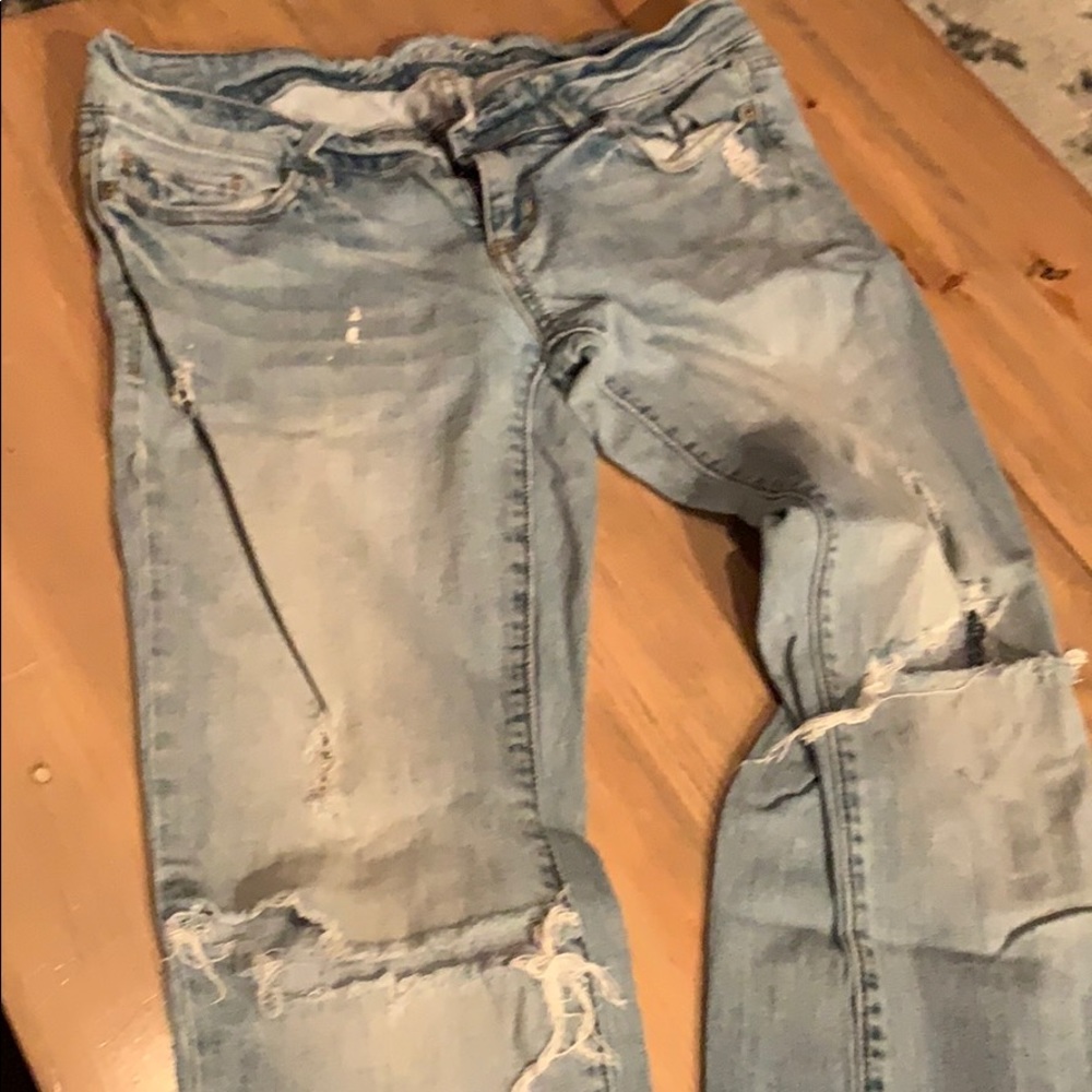 Capri’s - Picture 3 of 3